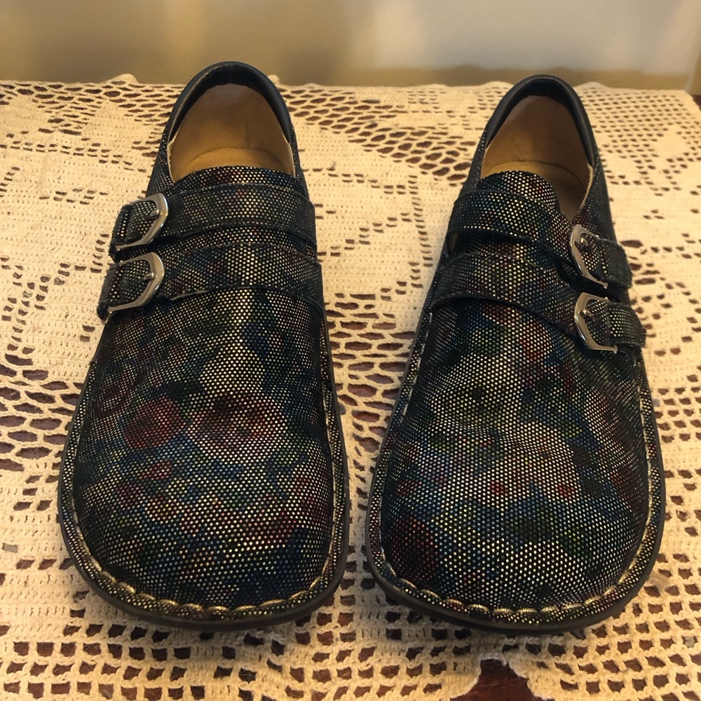 Alegria flower print closed heel (slip on clogs) -  women’s size 40 (9.5/10)